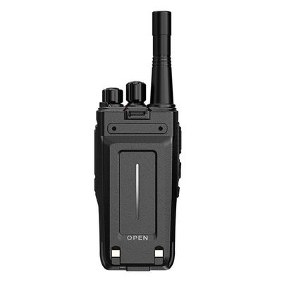 Χειροκίνητος UHF FM Transceiver Δύο οδοι ραδιόφωνο 8W φορητό ραδιόφωνο μονής ζώνης Walkie Talkie