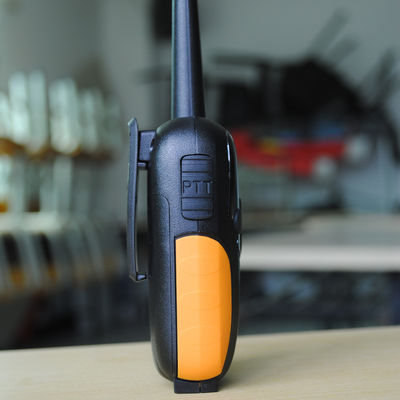 Χεριζόμενο Walkie Talkie Dual Band VHF UHF Φορητό ψηφιακό ραδιόφωνο με πλήρη μπαταρία