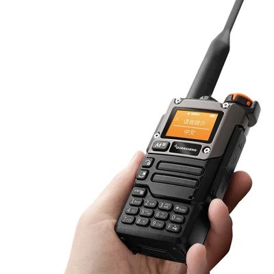 Διπλό εύρος αναλογικό ραδιόφωνο Δύο δρόμοι Walkie Talkie Μαύρο χειροκίνητο για ομαλή επικοινωνία