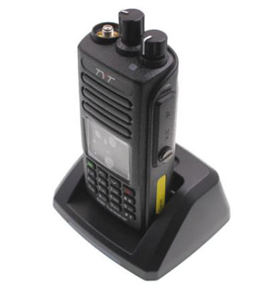 DMR Διπλή ζώνη IP67 Αδιάβροχο GPS Προαιρετικό 100000 επαφές 131mm*61mm*36mm Ψηφιακό Ραδιόφωνο