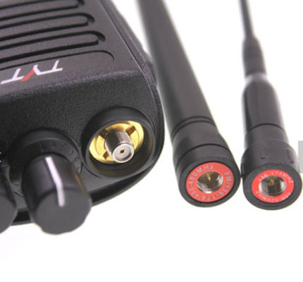 DMR Διπλή ζώνη IP67 Αδιάβροχο GPS Προαιρετικό 100000 επαφές 131mm*61mm*36mm Ψηφιακό Ραδιόφωνο